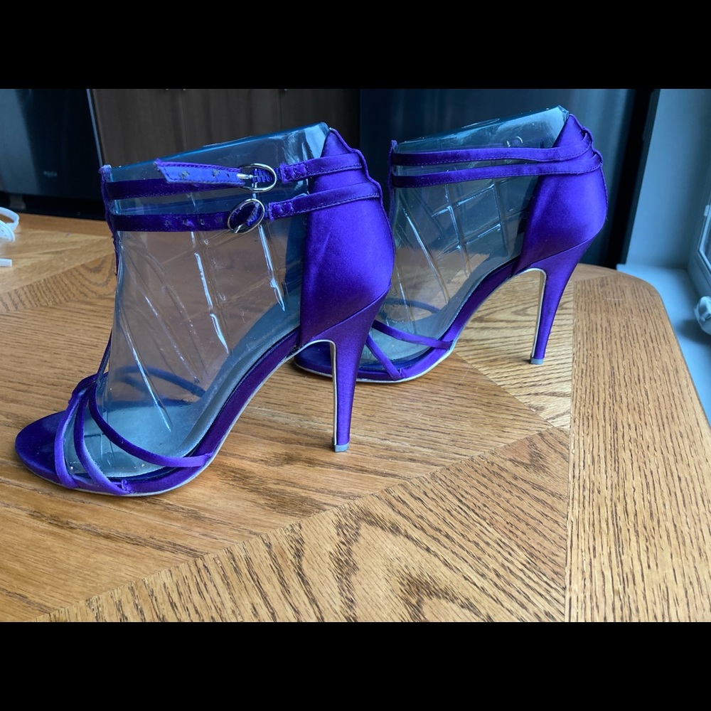 BCBGeneration satin purple heels, size 6.5, Good condition.